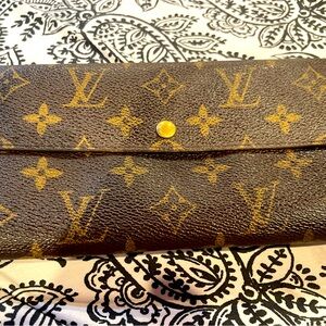 Louis Vuitton Women's Black and Gold Wallet-purses